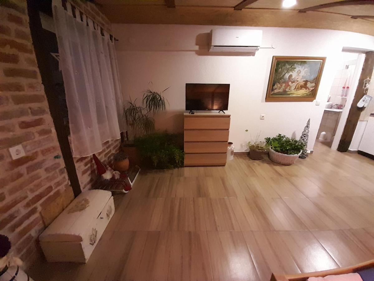 Apartment Ada Bed & Breakfast Gračac 외부 사진